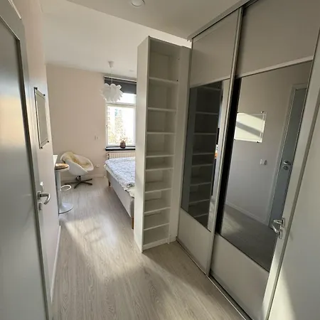 Modern & Sleek Room In Helsinki Apartment *